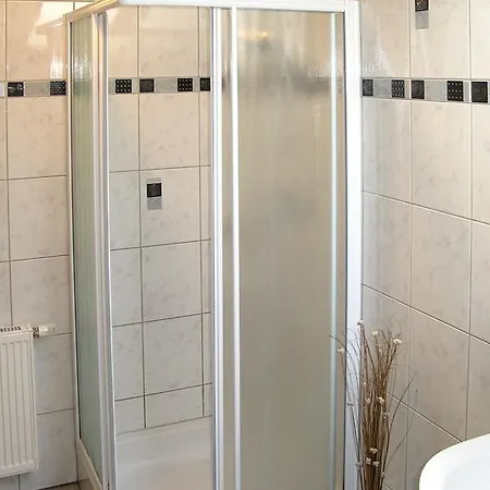 Haus Gruber 150w شقة *